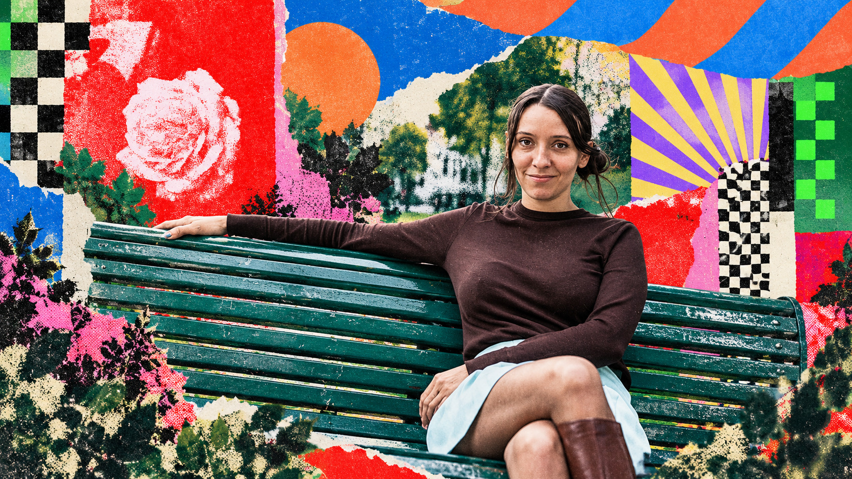 Une femme assise sur un banc vert devant un collage coloré, entre peinture, paysage et motifs graphiques.
